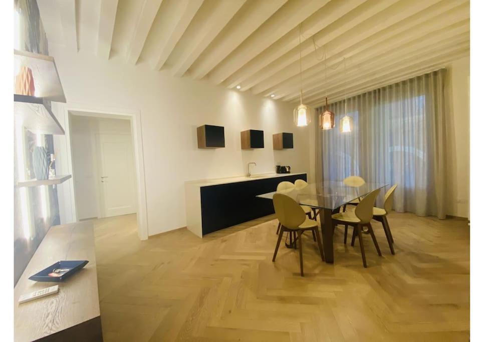Sweet Time Venice, Luxury San Marco Frezzaria Apt! Экстерьер фото