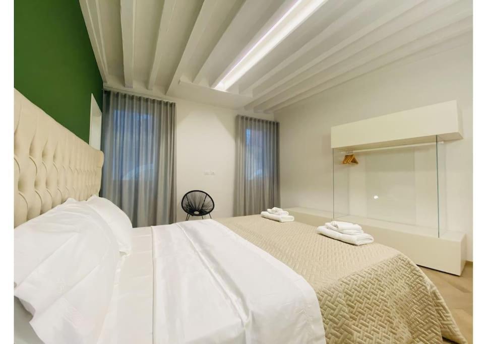 Sweet Time Venice, Luxury San Marco Frezzaria Apt! Экстерьер фото