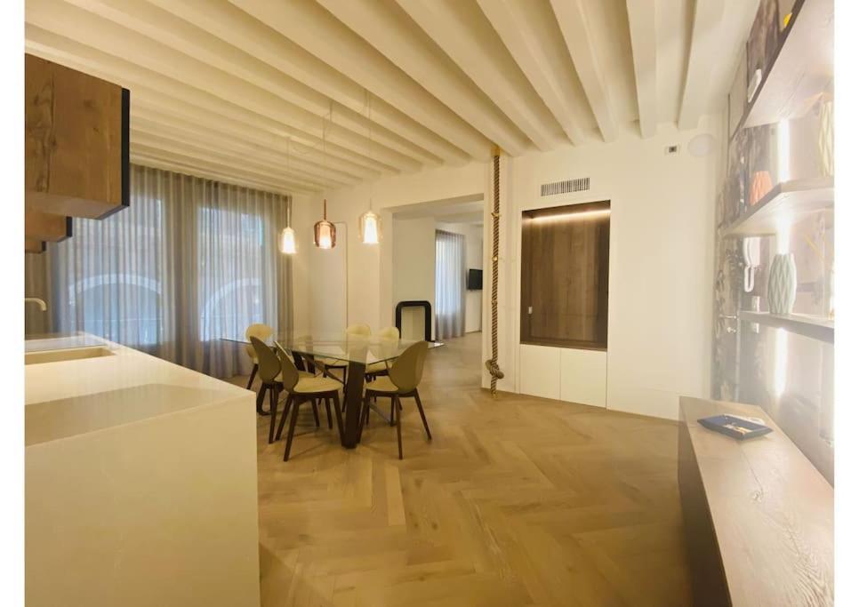 Sweet Time Venice, Luxury San Marco Frezzaria Apt! Экстерьер фото
